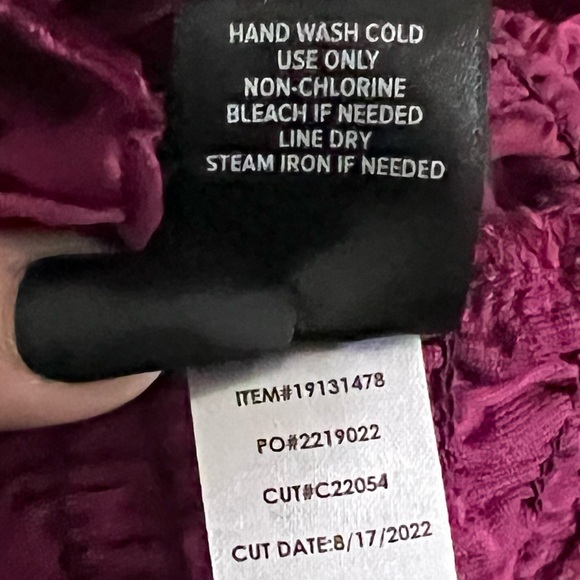 NWT | Torrid | Velvet Smocked Blouson Sleeve Crop Top | Size 2X - Picture 9 of 10